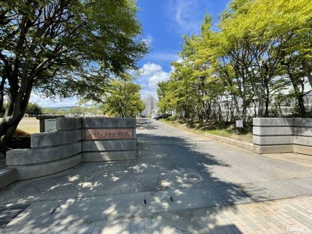 長野市立三本柳小学校　450ｍ（徒歩6分）