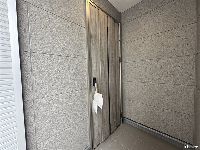 玄関扉もオシャレですね。