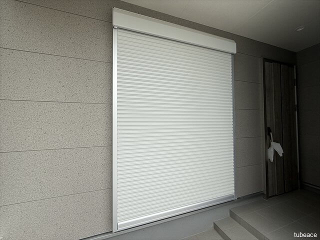 シャッター付き雨戸がありますので防犯面も安心です。