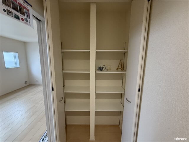 シューズボックスも大きいのでご家族全員の靴がしまえますね。