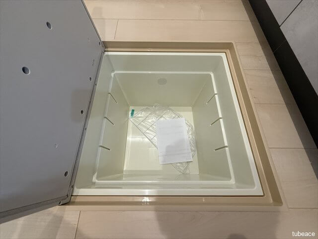 食材の保管に便利な床下収納もございます。