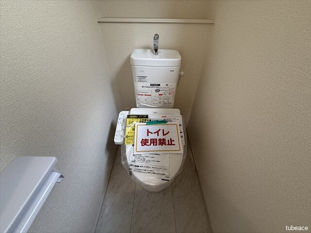 1階トイレは廊下にございます。