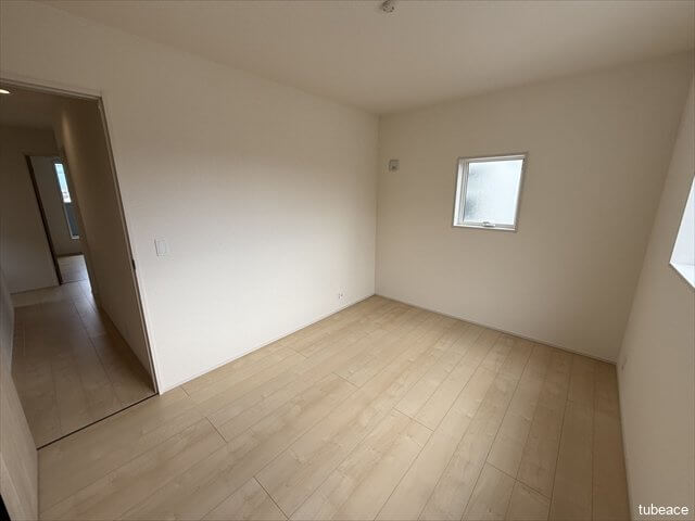 2階の一番西側のお部屋は6帖です。