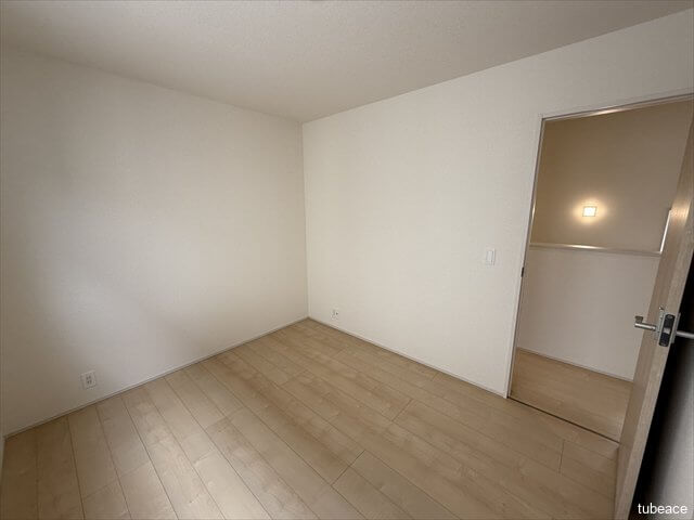 真ん中のお部屋は5.25帖です。