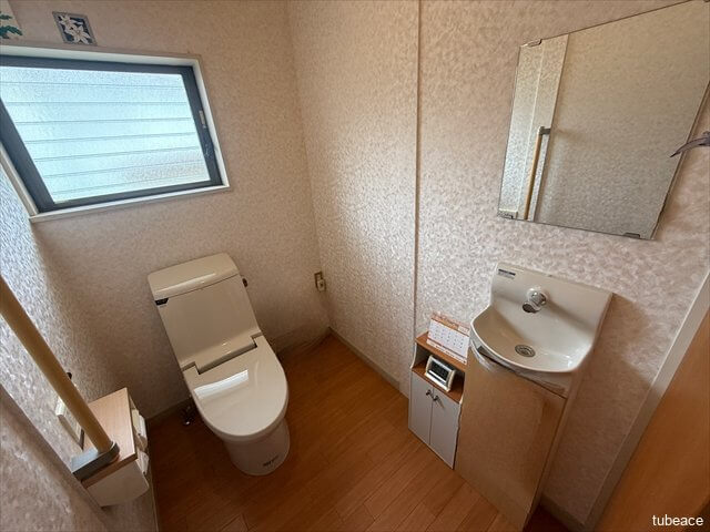 トイレもリフォーム済。清潔感があり、快適にお使いいただけます。