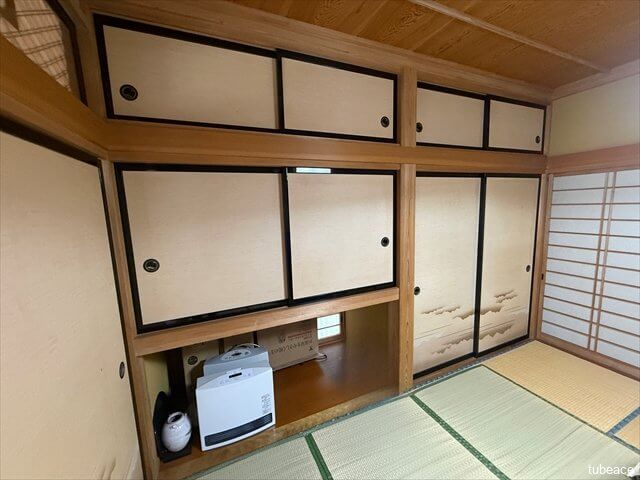 落ち着いた雰囲気の和室。床の間や障子の風合いが心を和ませてくれます。