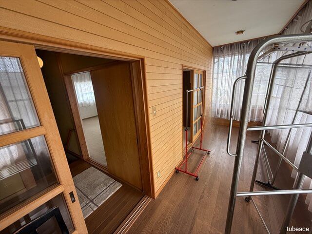 洗濯物を干したり、日向ぼっこを楽しんだり…天候を気にせず使える明るい空間です。