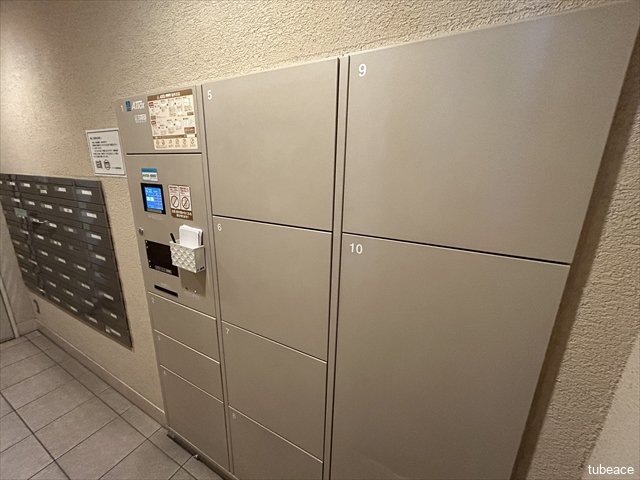 不在時でも荷物を受け取れる宅配ボックスを完備。共働きのご家庭やネット通販をご利用の方に便利な設備です。