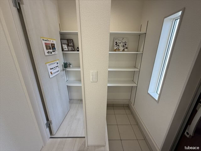 玄関にはシューズインクロークがあります。