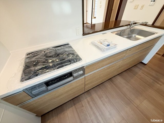 ほら、リビングのご家族がそわそわして片付けをし始めましたよ（笑）