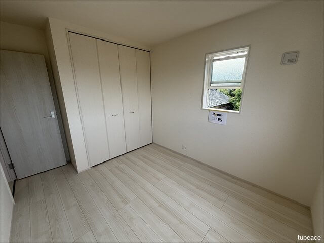 こちらは５．３４帖の洋室です。