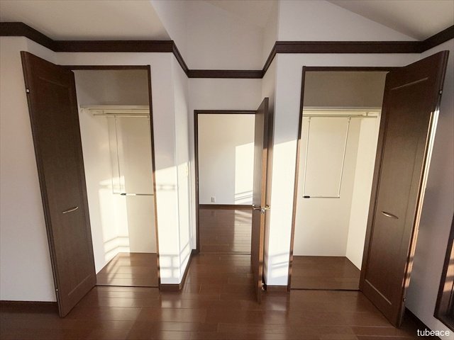 １０帖のお部屋にはこれだけの収納スペースが！ただここで終わらないのがこの部屋のすごいところです・・・