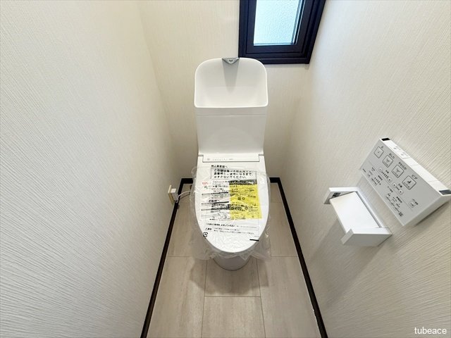 ２階にもトイレがありますので、１階のトイレがレインボーブリッジのように封鎖されていた場合はこちらへ。事件は会議室で起きてるのではなく現場で起きてるようなので（？）このネタ分かる人いますでしょうか・・・