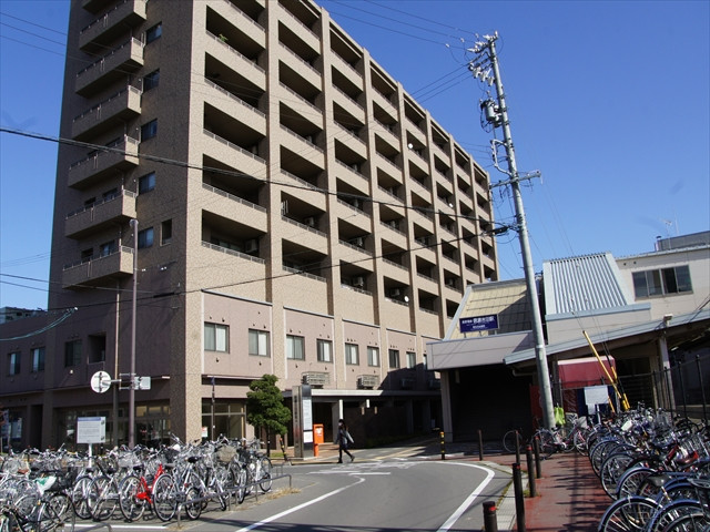 サーパス信濃吉田駅前