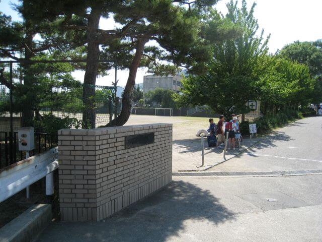 浅川小学校 約1,600m(徒歩20分)