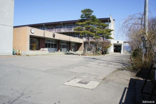 柳原小学校 約500m(徒歩7分)