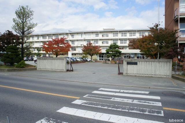 東北中学校　約2,000m（徒歩25分）