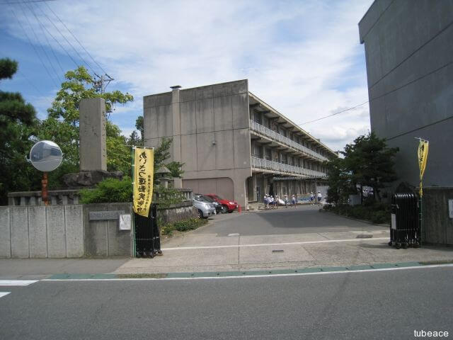 朝陽小学校 約2,300m(徒歩29分)