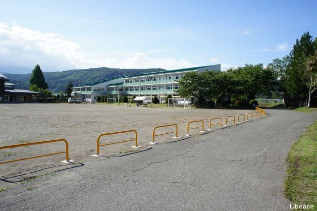 牟礼小学校 約1,700m(徒歩22分)