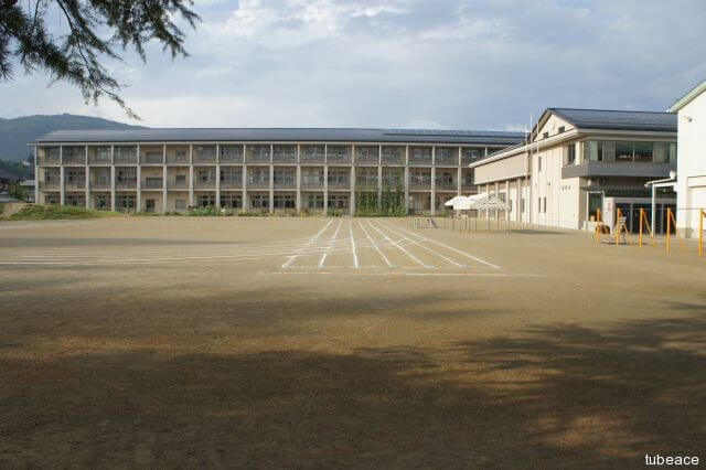 城東小学校 約450m(徒歩6分)