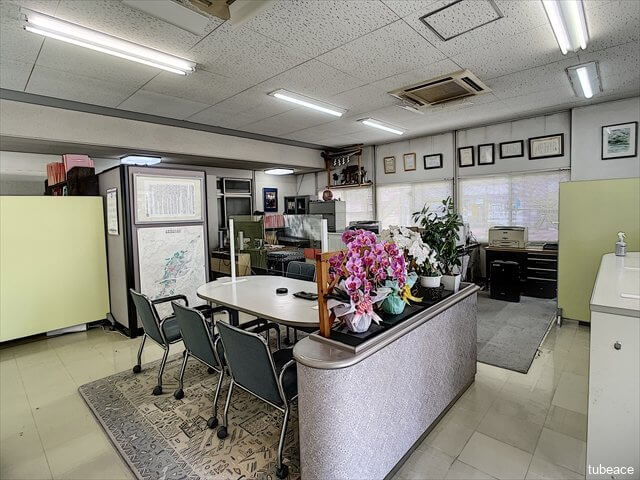 株式会社中部エース・店内