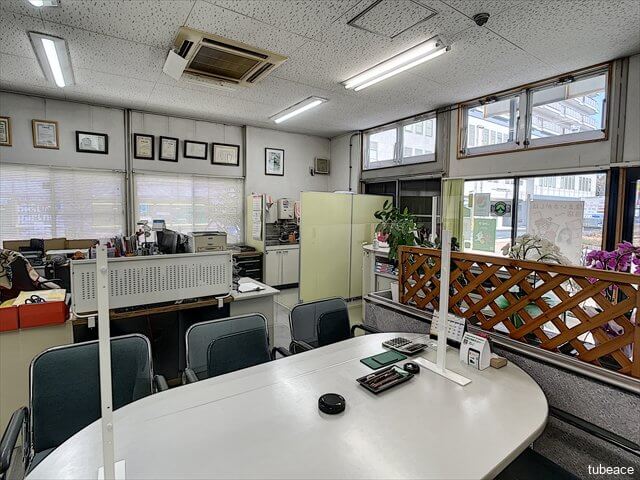株式会社中部エース・アクリル板付打ち合わせテーブル