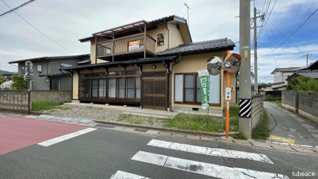 しなの鉄道「屋代」駅より徒歩約10分の通勤通学に便利な立地です。