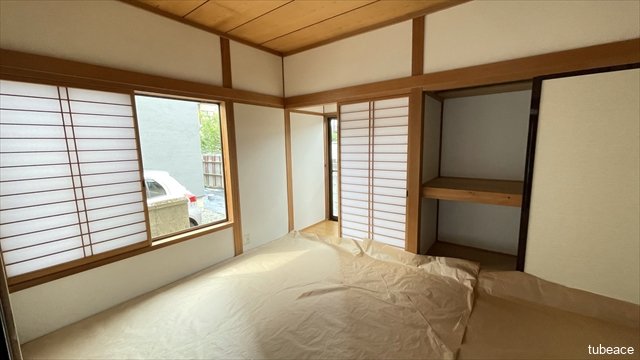 約6帖の和室です。縁側もあり明るい日差しが入ります。