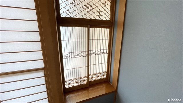床の間脇の書院はおしゃれな雰囲気がありますね。