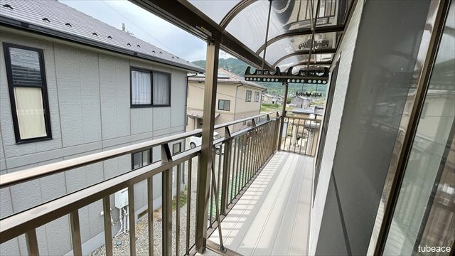 バルコニーは南西向き、洗濯物も早く乾きそうですね。