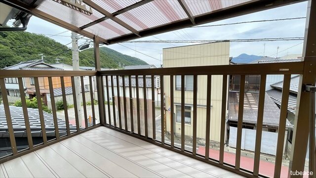 2階ベランダは南向きで陽当たり良好です。洗濯物も早く乾きそうですね。