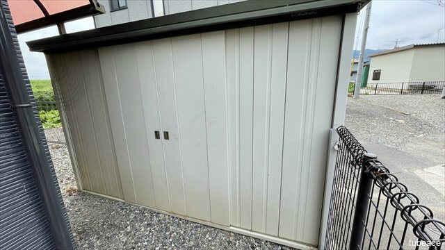 敷地内には物置もございます。ガーデニング用品などをしまっておけます。