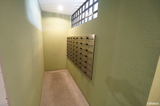 お好きなタイミングで荷物が受け取れる宅配ボックスも完備しています。