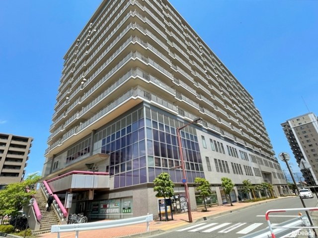 長野電鉄線「信濃吉田」駅より徒歩約１分の大変便利な立地です。