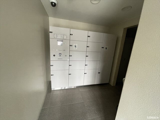 お好きなタイミングで荷物の受取りができる宅配BOXがございます。