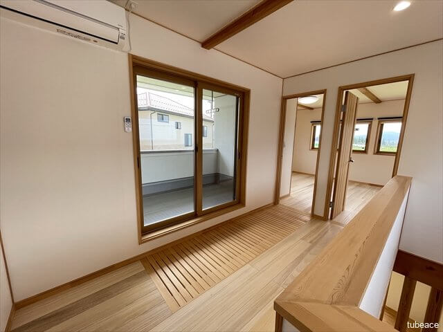2Fホールに面したバルコニーは開放感たっぷり。