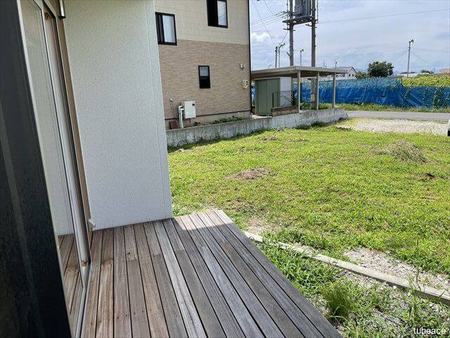 ご家族との楽しみも増えるウッドデッキがございます。