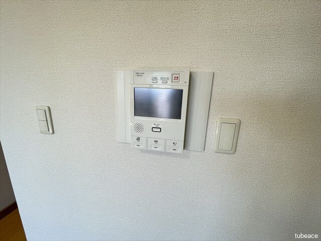 TVモニター付インターホン付きで防犯設備も充実しています。