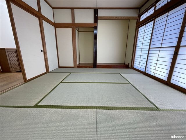 お部屋にゆとりを感じる床の間付きの和室。