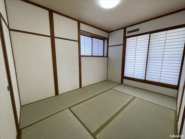 足を伸ばしてゆったりくつろげる和室です。