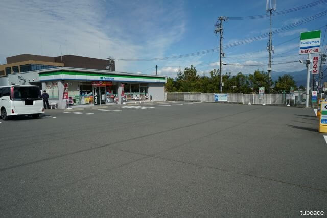 ファミリーマート吉田四丁目店 約30m(徒歩1分)