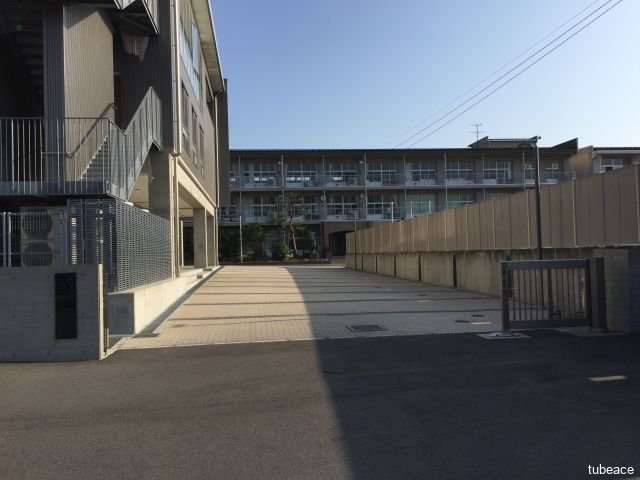 吉田小学校　約1,100m（徒歩14分）