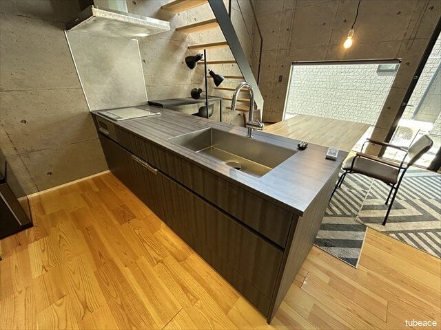 キッチンもお部屋に合ったスタイリッシュなデザインです。