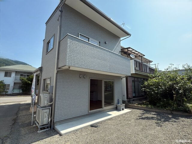 南向きで開放的な外観は、四季を通じてたっぷりの陽光に恵まれ、明るい住まいを実現します。
