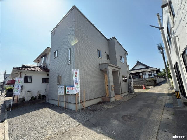 青空に映える明るい外観が印象的で、ご家族の新生活を晴れやかに演出してくれます。