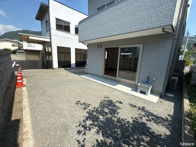 西側の前面道路は交通量が少なく静かな環境でお子様にも安心です。