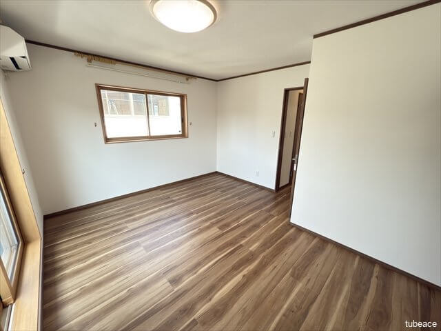 主寝室は一日の疲れを癒す落ち着いた空間。ゆったり広々としたプライベートルームです。