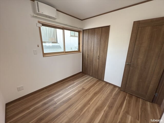 クローゼット付きでおもちゃや洋服もすっきり。シンプルな内装なので模様替えも自由に楽しめます。