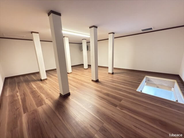 広々とした屋根裏収納は大容量。季節用品や思い出の品も丸ごと収納でき、お部屋を広く使えます。