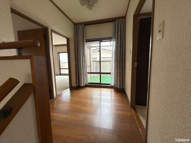 2階各居室への動線が良い、使い勝手の良いホールスペース。